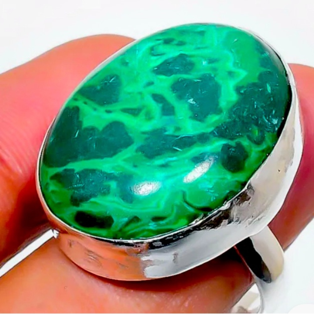 MALACHITE AND STERLING SILVER .925 LADIES’ SIZE 7 STUNNING HANDMADE RING